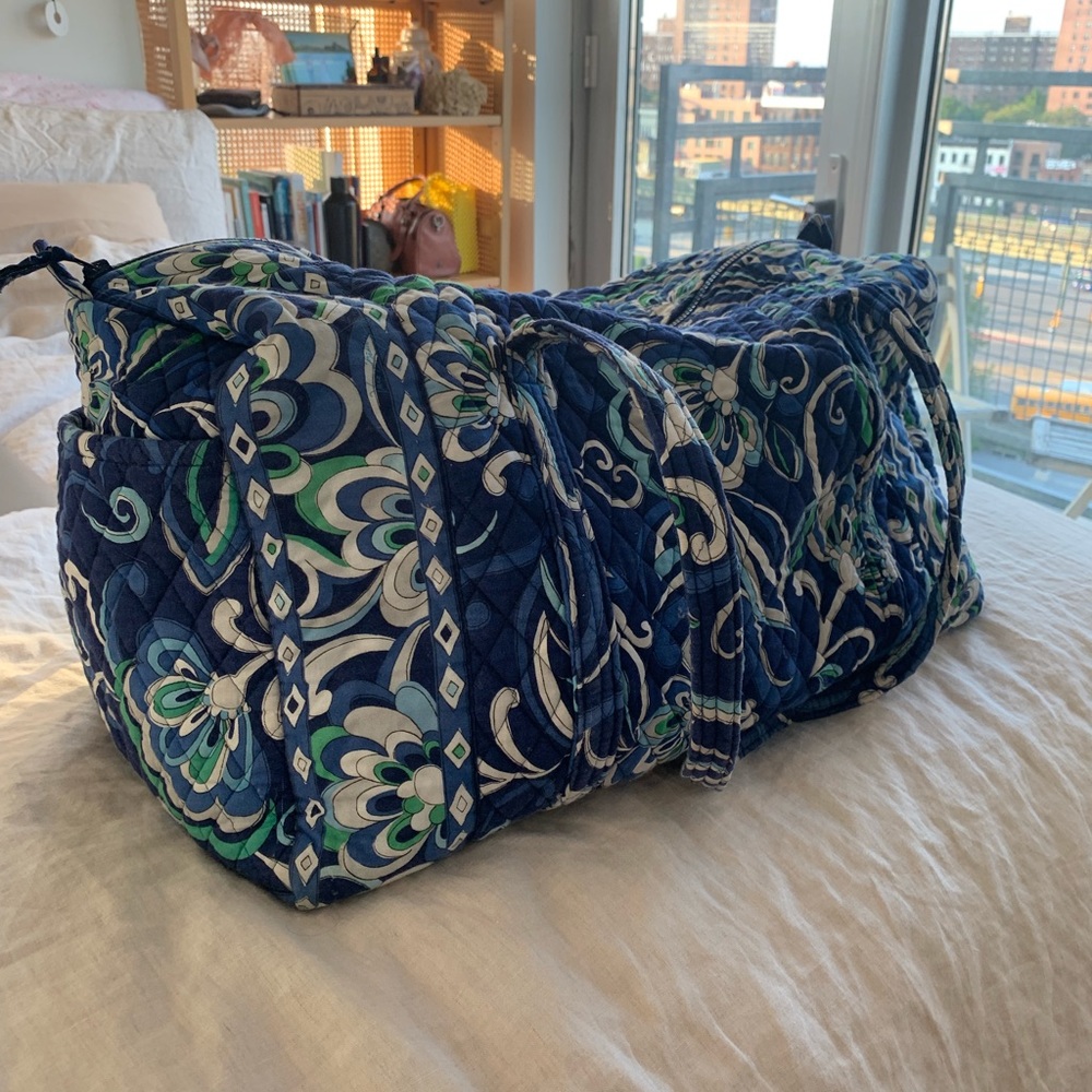 Vera Bradley travel bag in great condition!